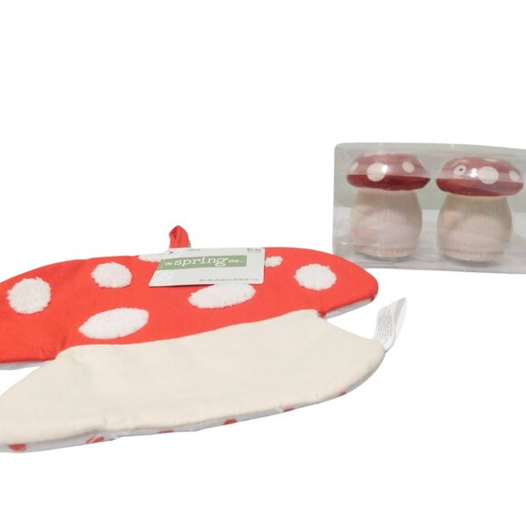 Mushroom Cotton Pot Holder(8"x9") RED & WHITE with salt & Pepper Shaker set - Picture 8 of 8